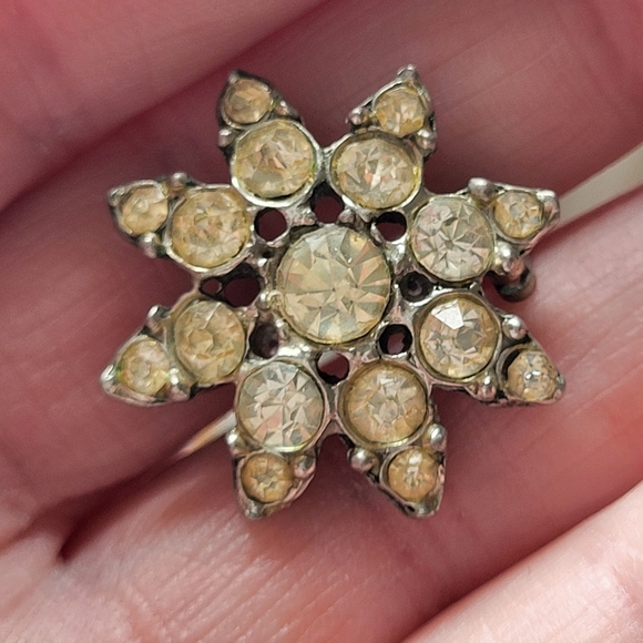 Vintage Silver Tone and Clear Rhinestone Star Snowflake Brooch - Picture 5 of 13